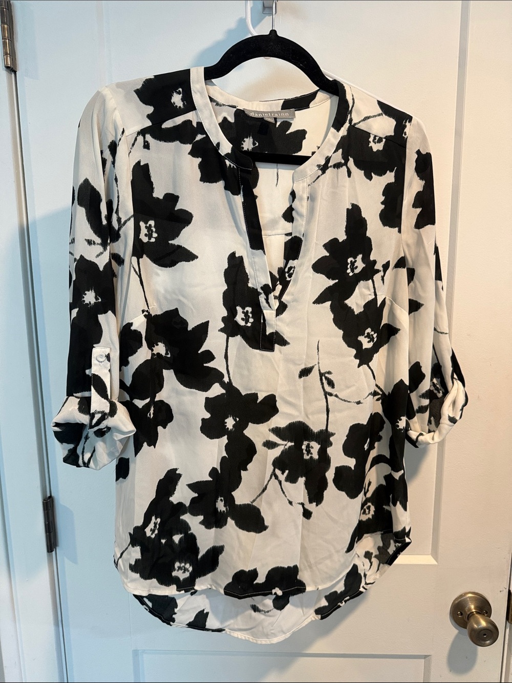 Daniel Rainn Black and White Floral Split V-Neck Blouse
